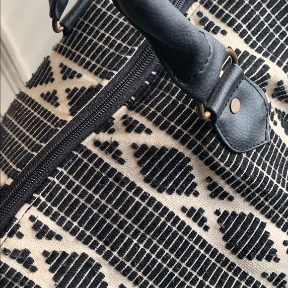 Mossimo Duffle - Picture 3 of 7